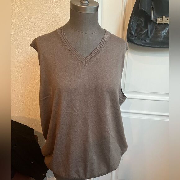 Faconnable 75% silk sweater vest NWOT - Picture 1 of 3